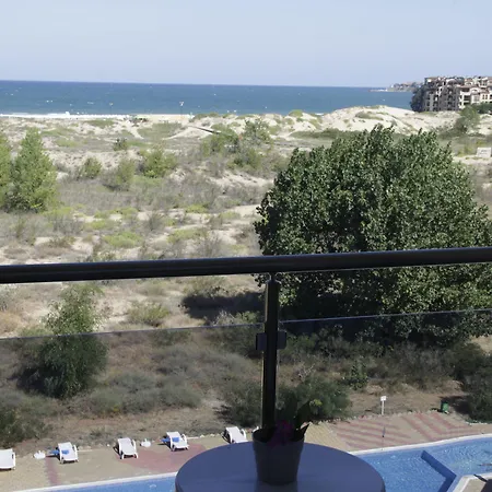Amfibia Complex 3*