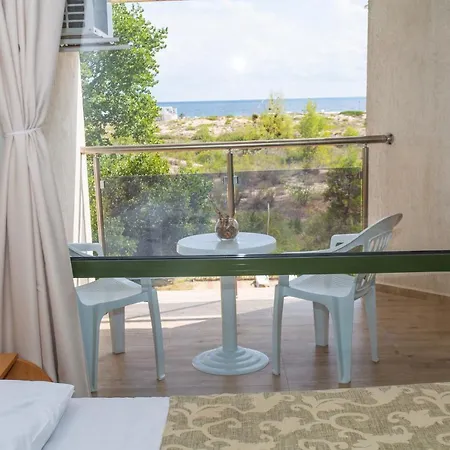 Amfibia Complex 3* Napospart