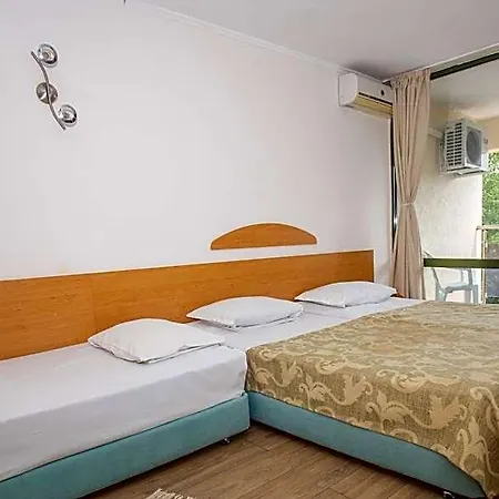 Amfibia Complex 3* Napospart